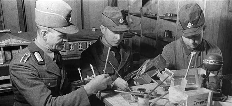 Construyendo juguetes para Navidad (nazi) en 1940. Getty
